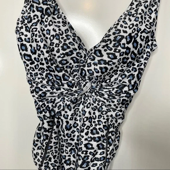 Nicole Miller Twist Front‎ Plunge One-Piece Swimsuit Leopard Print Xlarge - Picture 5 of 8